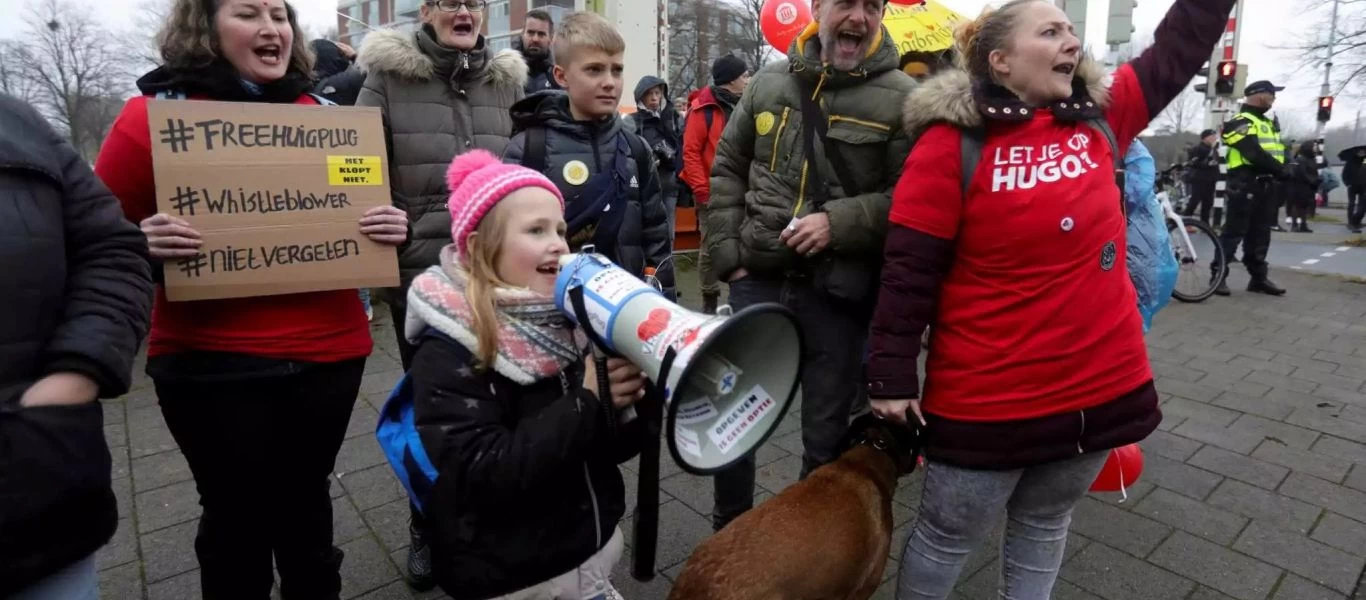  Ολλανδία: Εκεί δεν απαγορεύουν τις διαδηλώσεις – Χίλιασες διαδηλωτές κατά των μέτρων COVID